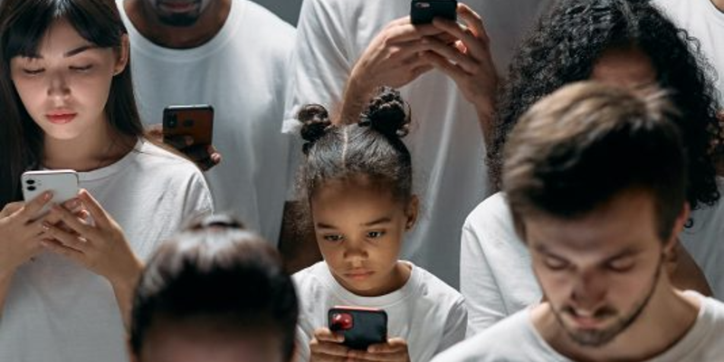 Pourquoi TikTok monopolise (vraiment) toute l’attention de votre ado ?