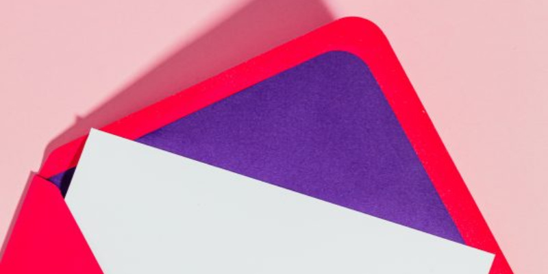 C'est une arnaque inédite ! Ces derniers jours, plusieurs personnes ont reçu dans leur boîte aux lettres un faux avis de passage de La Poste, destiné à leur soutirer ensuite de l'argent en ligne. On vous explique comment ne pas tomber dans le piège.