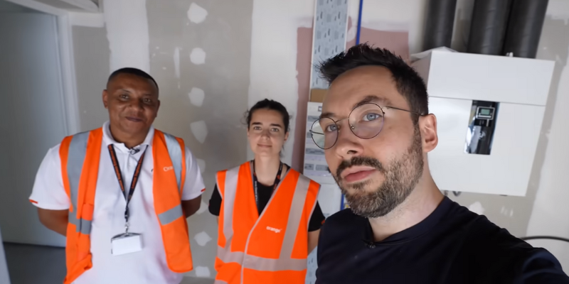 David et Valentine techniciens orange installent la Fibre chez Jojol
